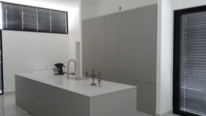 מטבחי זכוכית בעיצוב אישי - Kitchen Gallery