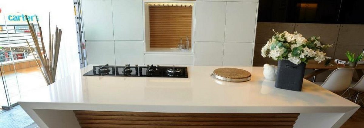 מטבח מודרני עם אי