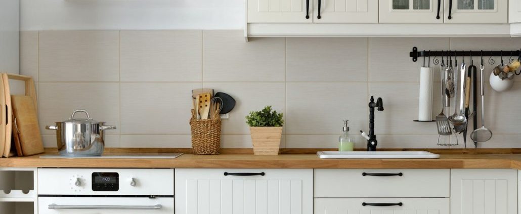 מטבח כפרי לבן